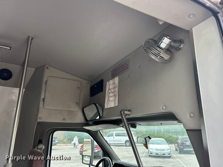 image for item FC5415 2010 Ford E450 Super Duty shuttle bus