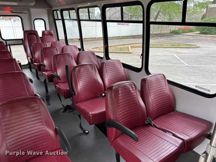 image for item FC5415 2010 Ford E450 Super Duty shuttle bus