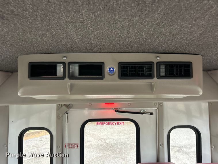 image for item FC5415 2010 Ford E450 Super Duty shuttle bus