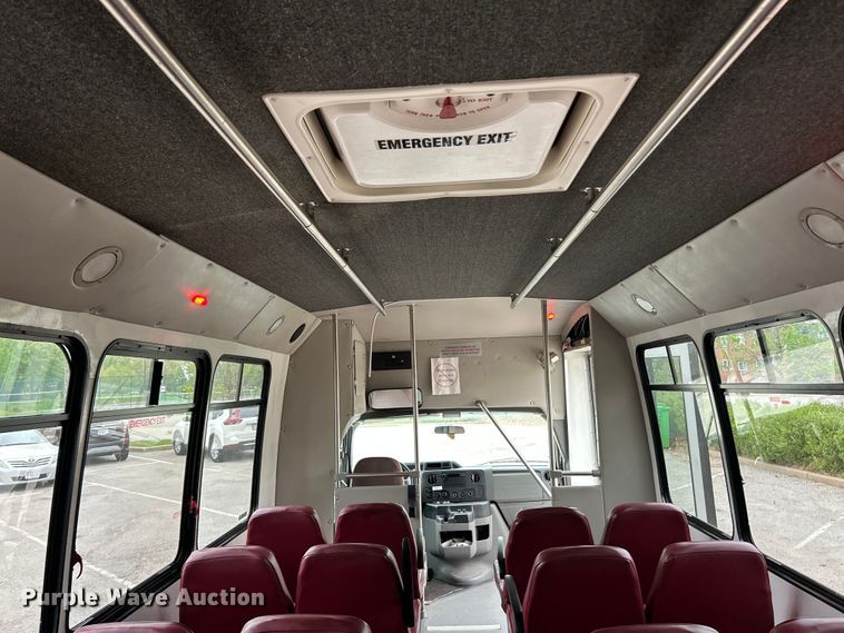 image for item FC5415 2010 Ford E450 Super Duty shuttle bus
