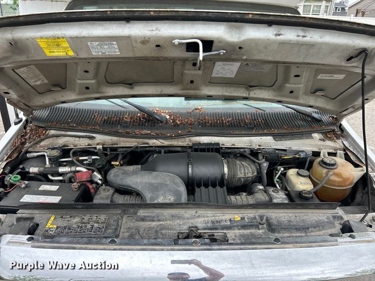 image for item FC5415 2010 Ford E450 Super Duty shuttle bus