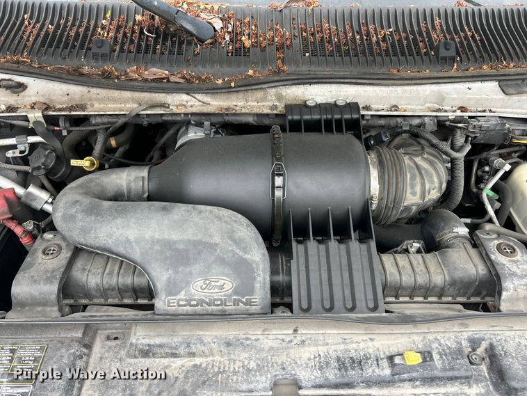 image for item FC5415 2010 Ford E450 Super Duty shuttle bus