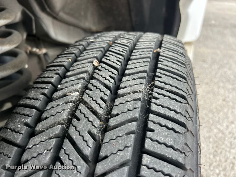 image for item FC5415 2010 Ford E450 Super Duty shuttle bus