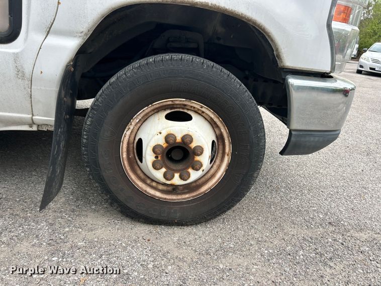 image for item FC5415 2010 Ford E450 Super Duty shuttle bus