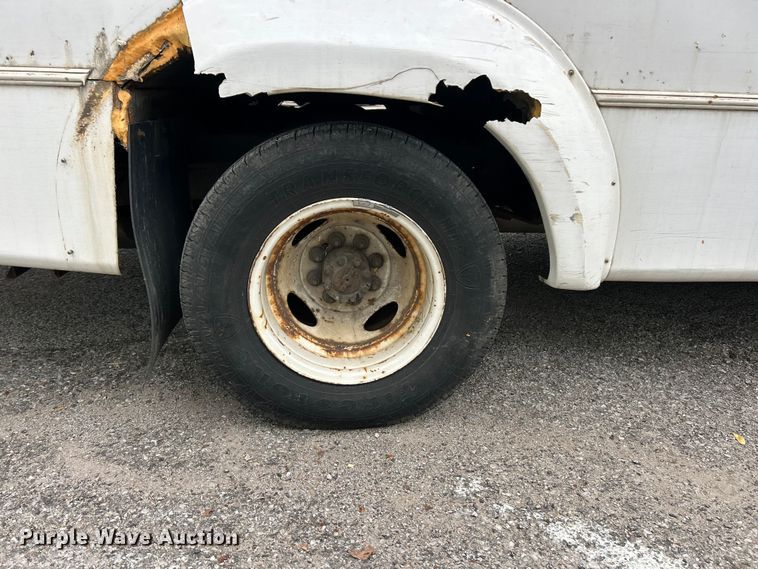 image for item FC5415 2010 Ford E450 Super Duty shuttle bus