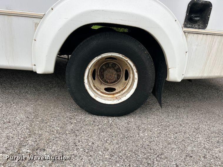 image for item FC5415 2010 Ford E450 Super Duty shuttle bus
