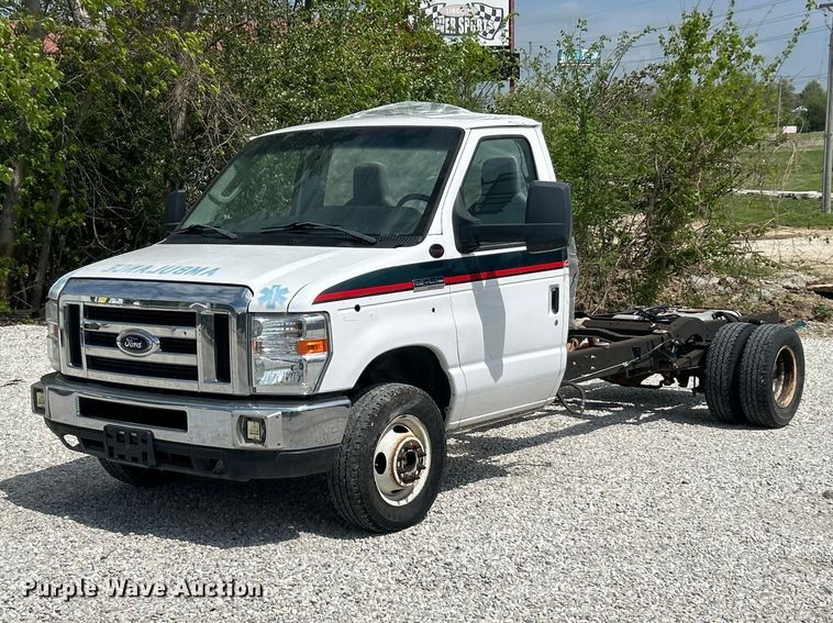image for item FC5443 2017 Ford E450 Super Duty van cab and chassis
