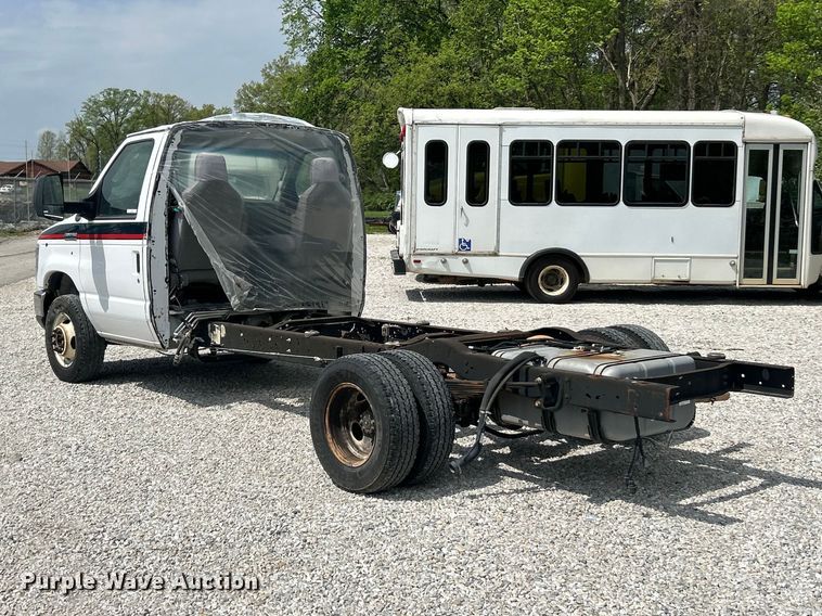 image for item FC5443 2017 Ford E450 Super Duty van cab and chassis