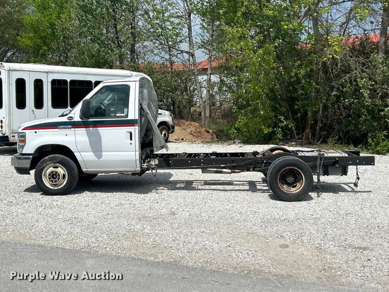 image for item FC5443 2017 Ford E450 Super Duty van cab and chassis