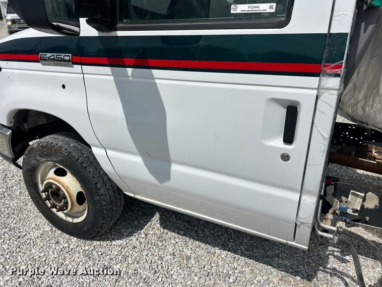 image for item FC5443 2017 Ford E450 Super Duty van cab and chassis