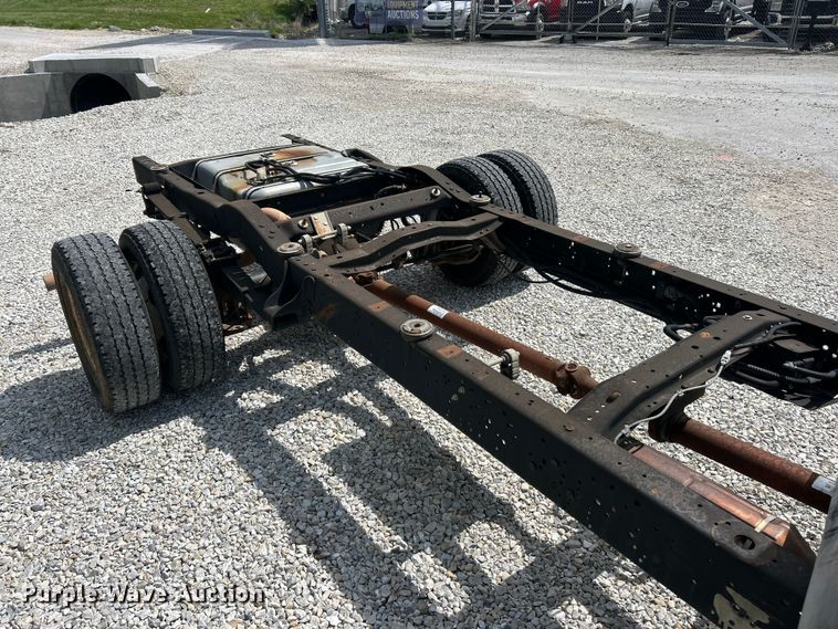 image for item FC5443 2017 Ford E450 Super Duty van cab and chassis