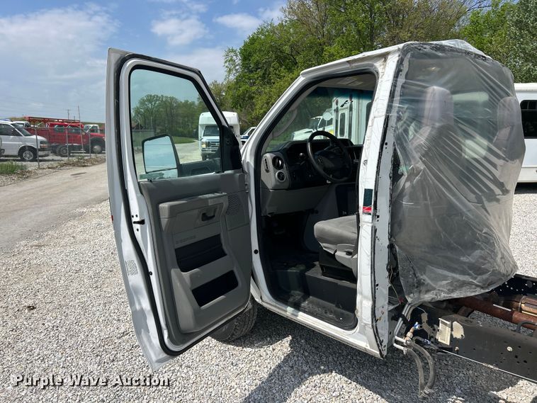 image for item FC5443 2017 Ford E450 Super Duty van cab and chassis