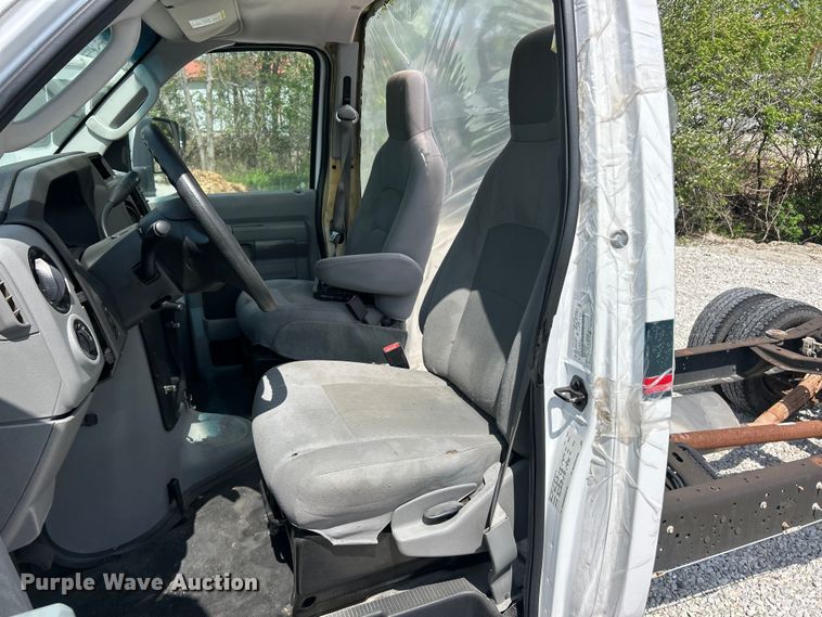 image for item FC5443 2017 Ford E450 Super Duty van cab and chassis