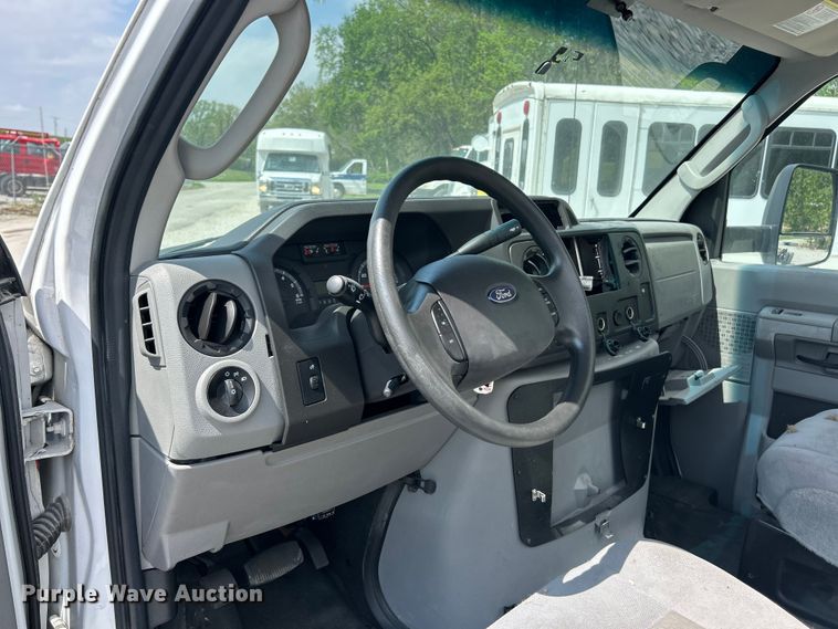 image for item FC5443 2017 Ford E450 Super Duty van cab and chassis