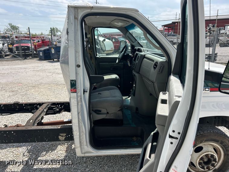 image for item FC5443 2017 Ford E450 Super Duty van cab and chassis