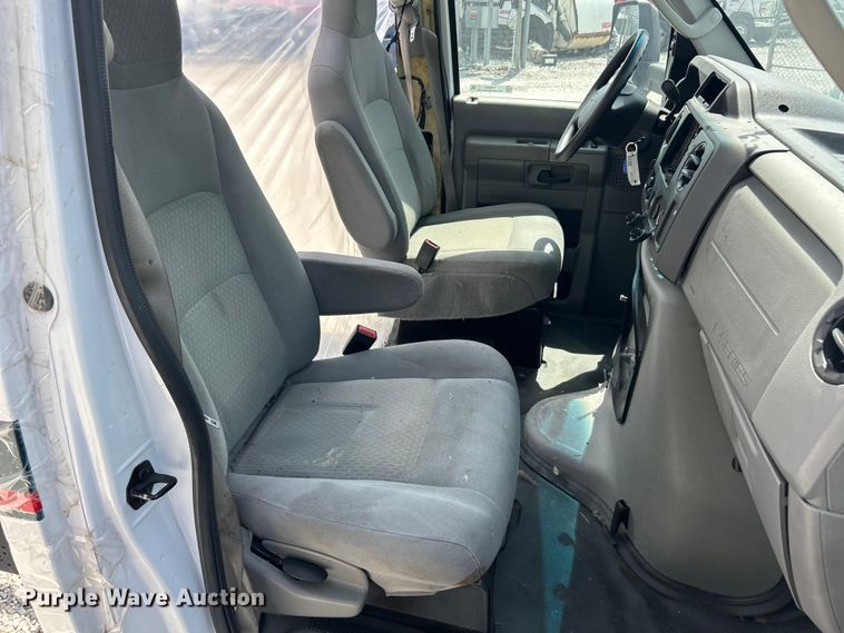 image for item FC5443 2017 Ford E450 Super Duty van cab and chassis