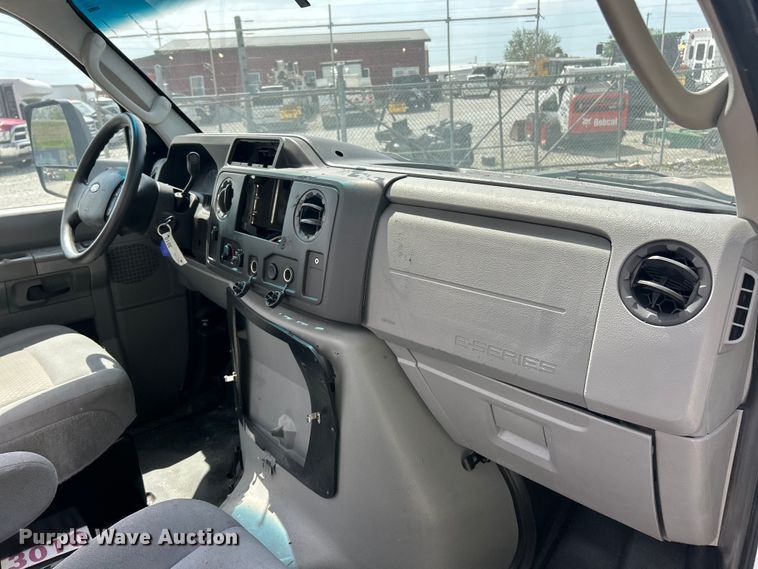 image for item FC5443 2017 Ford E450 Super Duty van cab and chassis