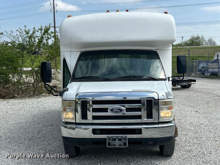 image for item FC5444 2008 Ford E450 Super Duty shuttle bus