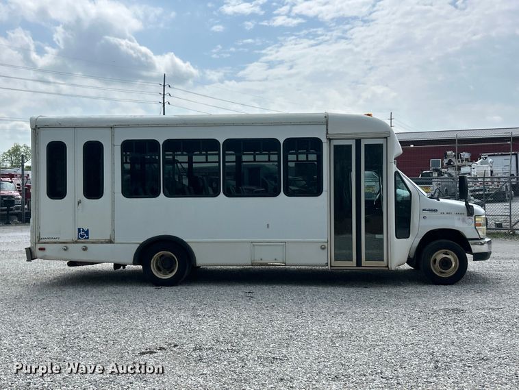 image for item FC5444 2008 Ford E450 Super Duty shuttle bus