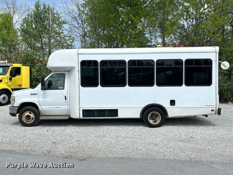 image for item FC5444 2008 Ford E450 Super Duty shuttle bus
