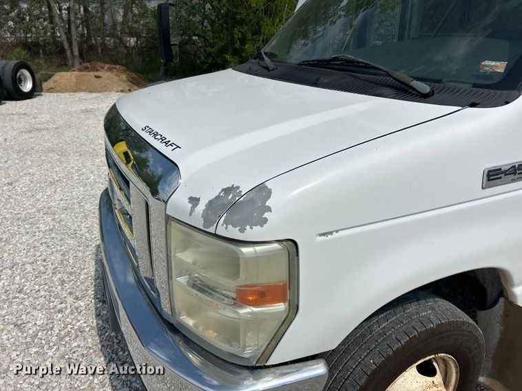 image for item FC5444 2008 Ford E450 Super Duty shuttle bus