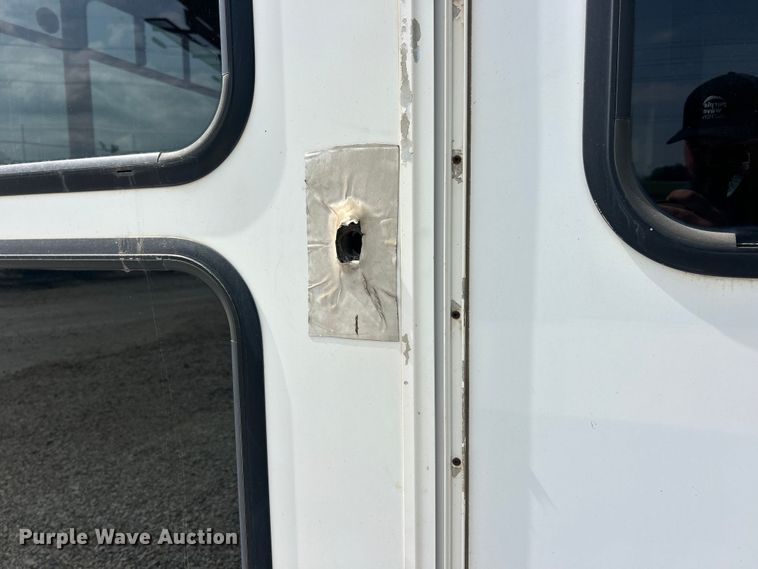 image for item FC5444 2008 Ford E450 Super Duty shuttle bus