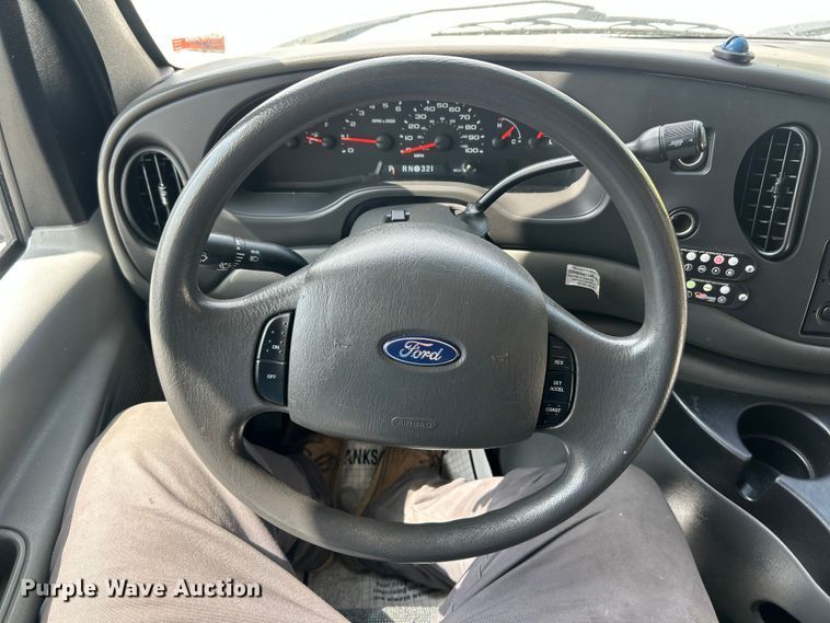 image for item FC5444 2008 Ford E450 Super Duty shuttle bus