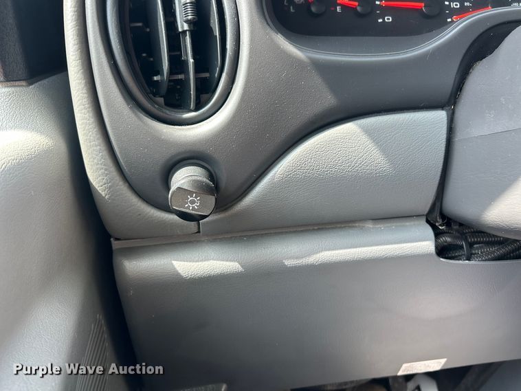 image for item FC5444 2008 Ford E450 Super Duty shuttle bus