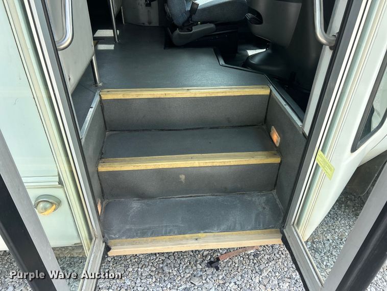 image for item FC5444 2008 Ford E450 Super Duty shuttle bus