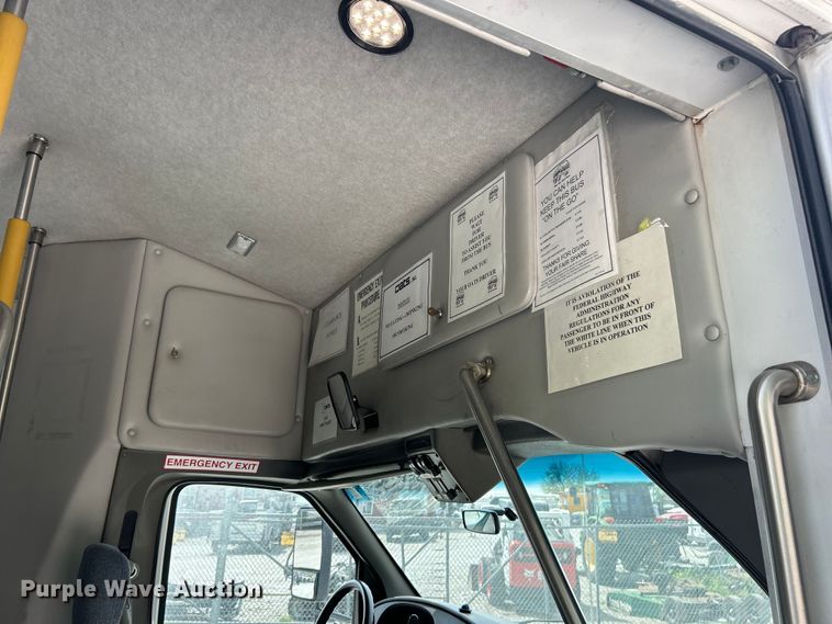 image for item FC5444 2008 Ford E450 Super Duty shuttle bus