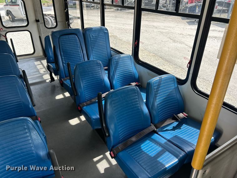 image for item FC5444 2008 Ford E450 Super Duty shuttle bus