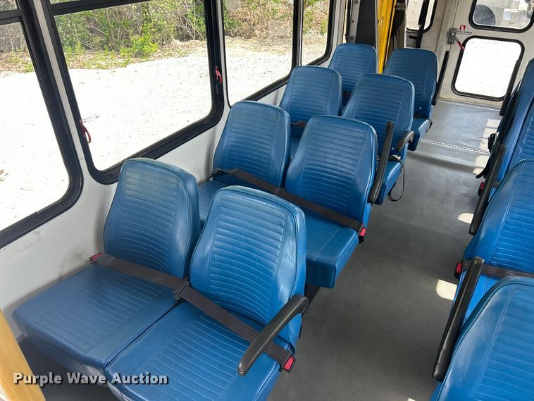 image for item FC5444 2008 Ford E450 Super Duty shuttle bus