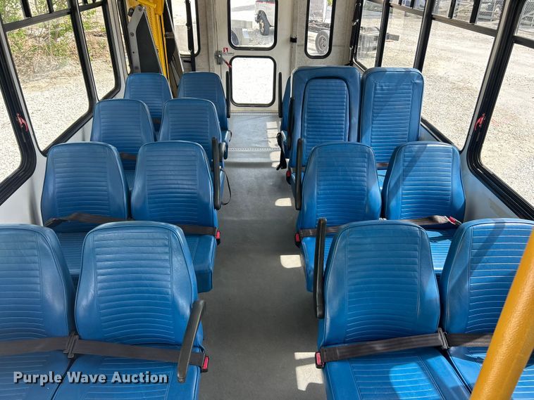 image for item FC5444 2008 Ford E450 Super Duty shuttle bus