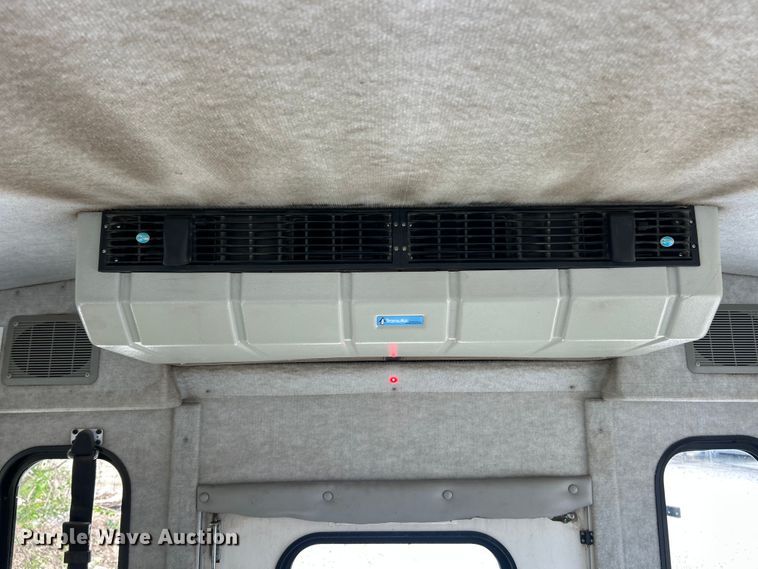 image for item FC5444 2008 Ford E450 Super Duty shuttle bus