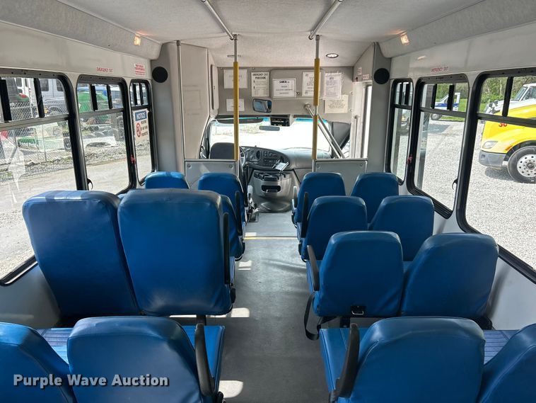 image for item FC5444 2008 Ford E450 Super Duty shuttle bus