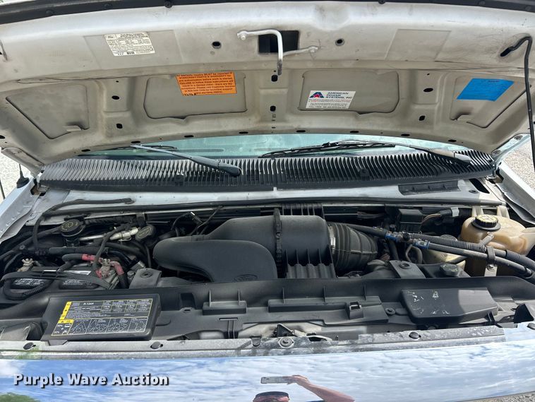 image for item FC5444 2008 Ford E450 Super Duty shuttle bus