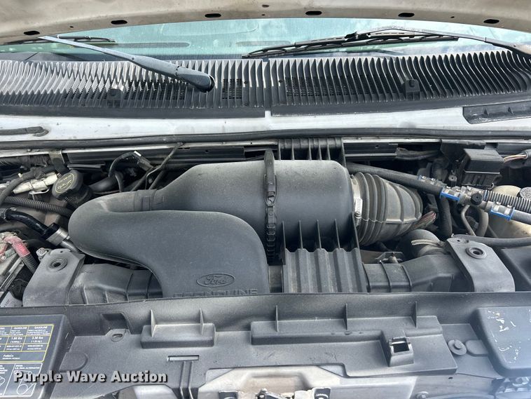 image for item FC5444 2008 Ford E450 Super Duty shuttle bus