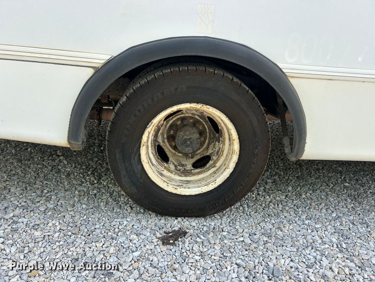 image for item FC5444 2008 Ford E450 Super Duty shuttle bus