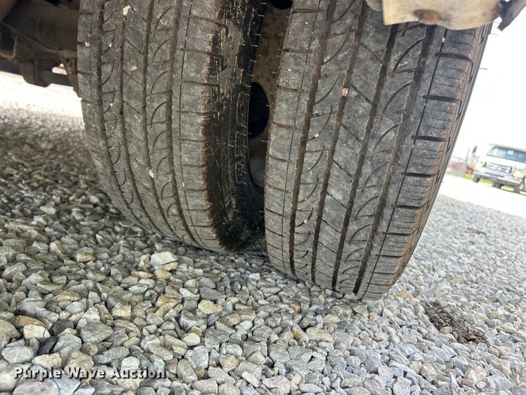 image for item FC5444 2008 Ford E450 Super Duty shuttle bus