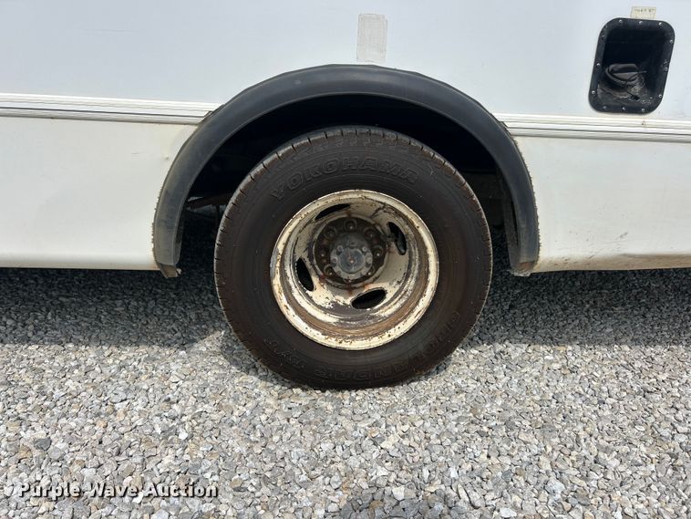 image for item FC5444 2008 Ford E450 Super Duty shuttle bus