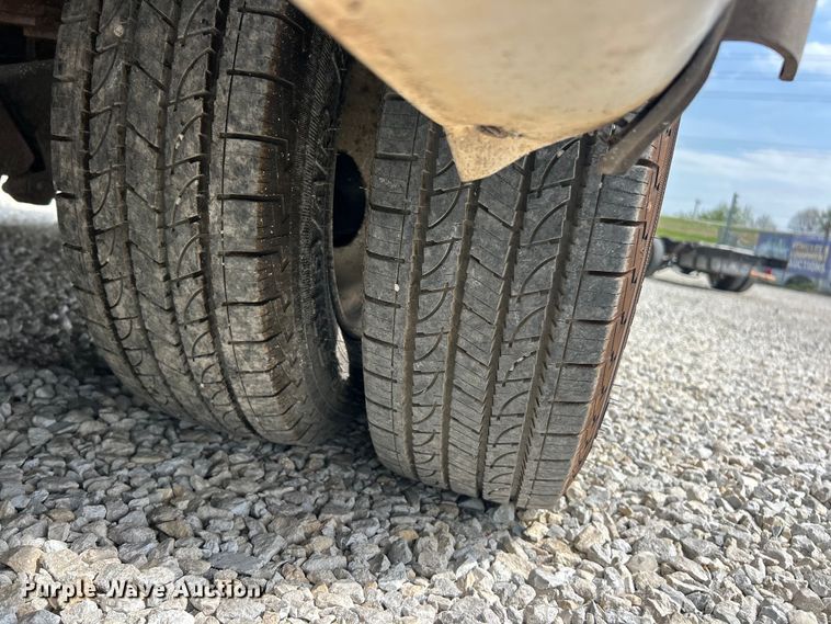 image for item FC5444 2008 Ford E450 Super Duty shuttle bus