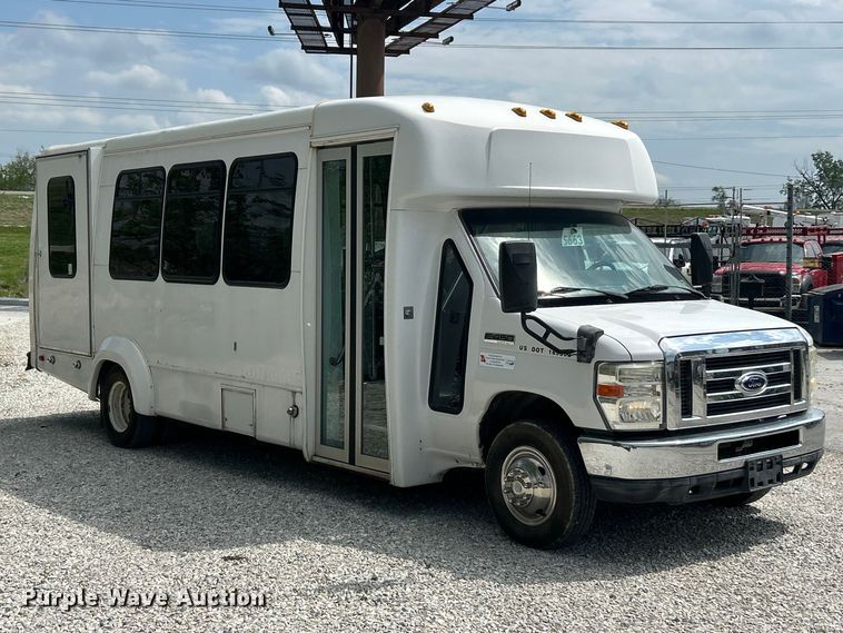 image for item FC5445 2011 Ford E450 Super Duty shuttle bus