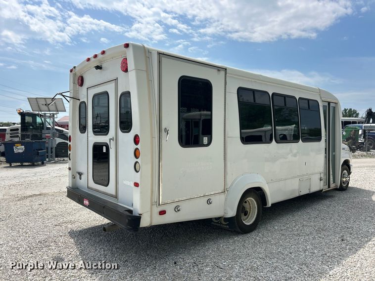 image for item FC5445 2011 Ford E450 Super Duty shuttle bus