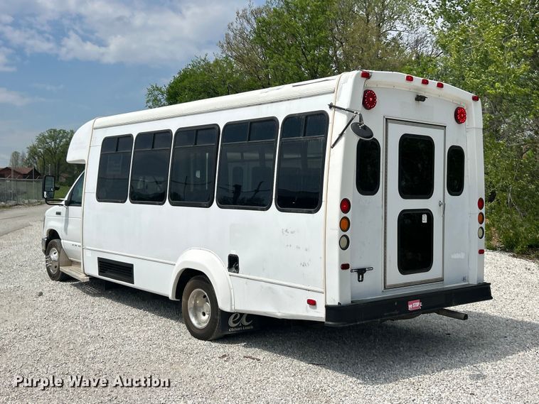 image for item FC5445 2011 Ford E450 Super Duty shuttle bus
