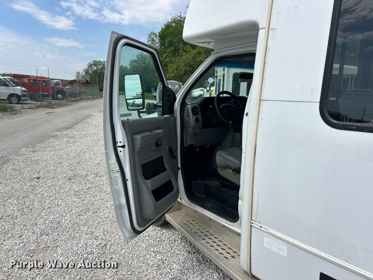 image for item FC5445 2011 Ford E450 Super Duty shuttle bus