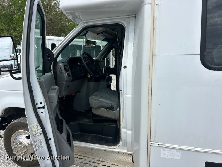 image for item FC5445 2011 Ford E450 Super Duty shuttle bus