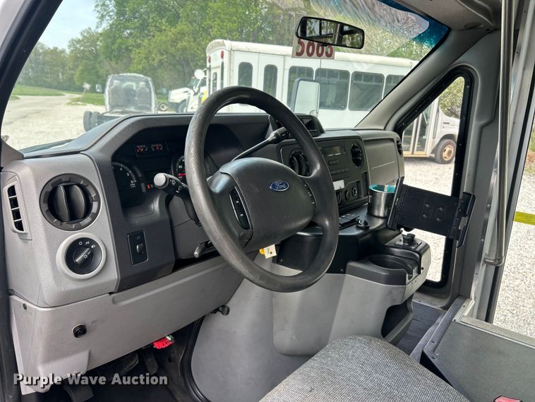 image for item FC5445 2011 Ford E450 Super Duty shuttle bus