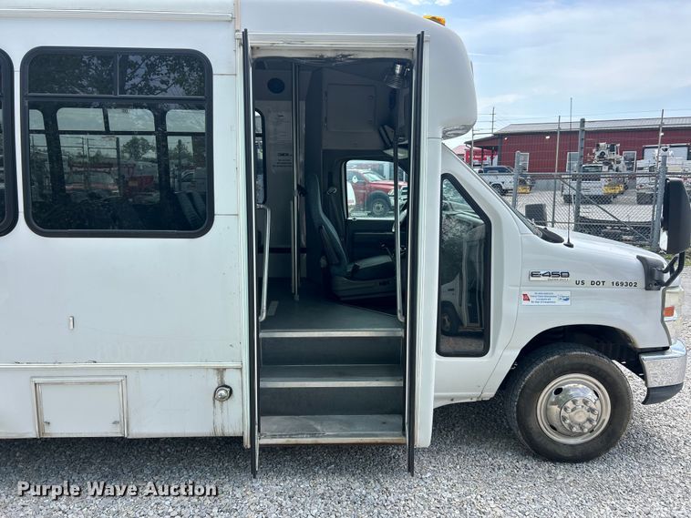 image for item FC5445 2011 Ford E450 Super Duty shuttle bus