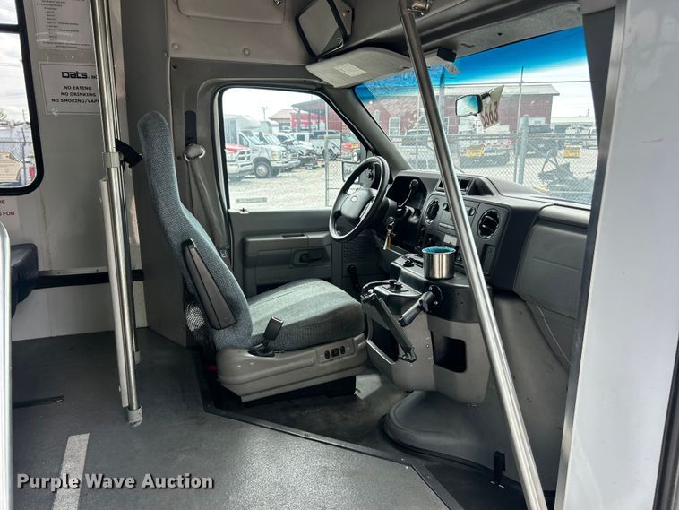 image for item FC5445 2011 Ford E450 Super Duty shuttle bus