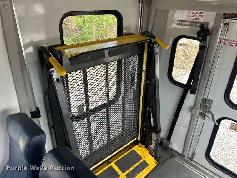 image for item FC5445 2011 Ford E450 Super Duty shuttle bus